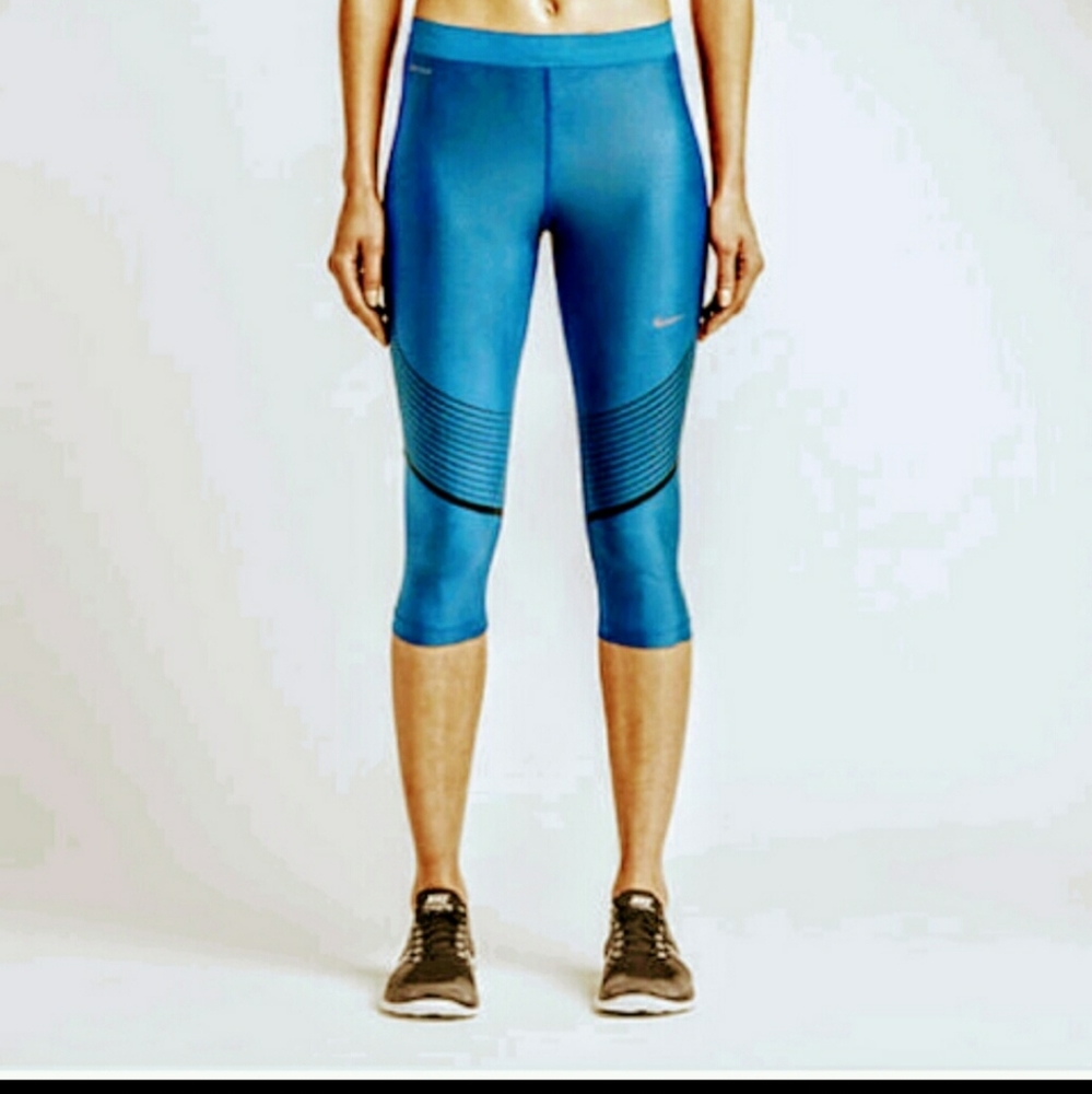 Nike blue cropped leggings